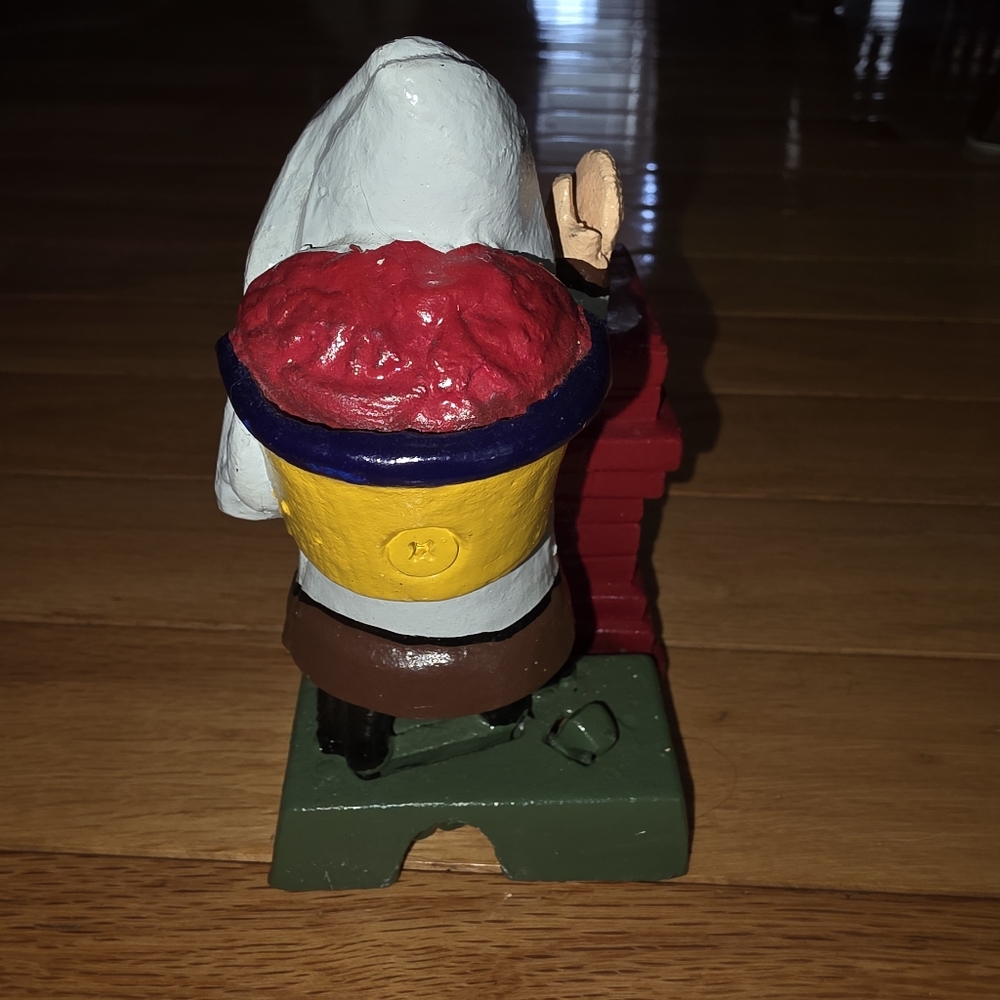 Vintage Cast Iron Working Coin Bank Of Santa/Gnome EC - Picture 4 of 5